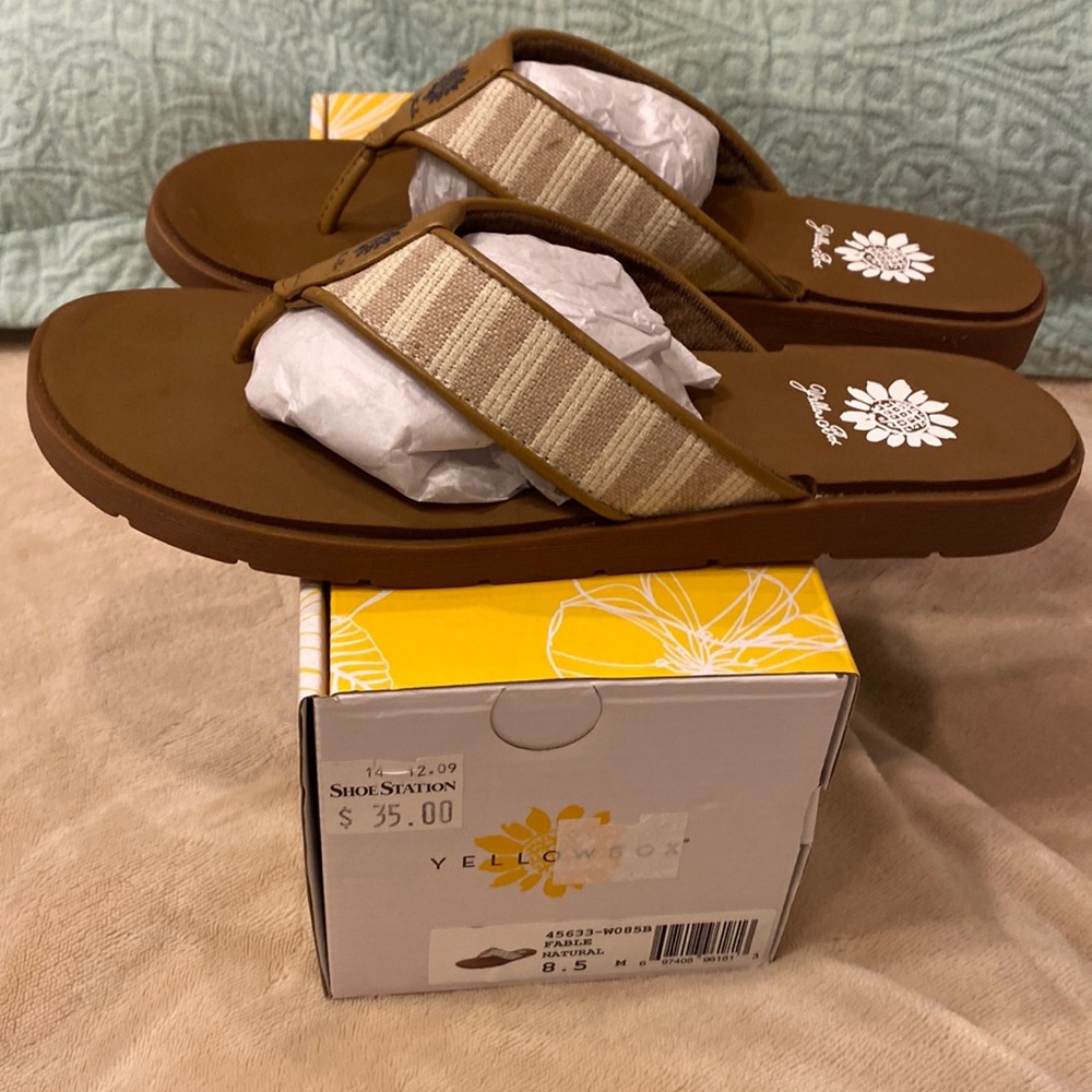 Yellow Box Flip Flops New in Box Size 8.5 Fable style Natural color striped